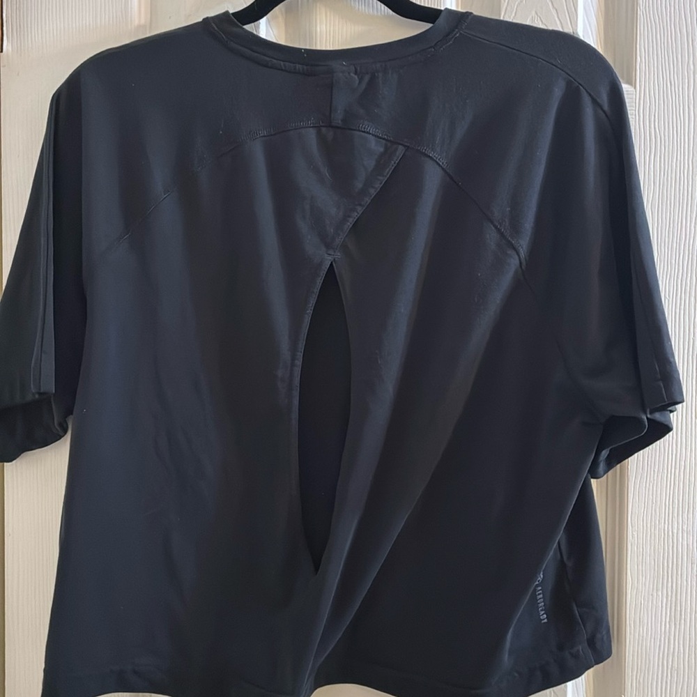 Adidas Studio cropped boxy workout Tee shirt Small Short sleeve Adidas shirt - Picture 4 of 8